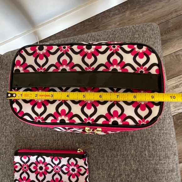 Tartan-Twine cosmetic bag set with a pink, black, and white floral pattern. - Picture 7 of 14